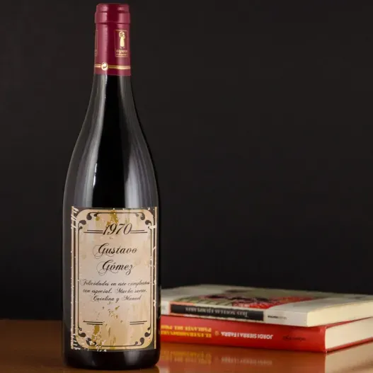 Botella de vino con etiqueta vintage (Vista alternativa)