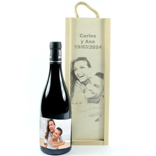 Botella de vino en caja de madera personalizada (Vista alternativa)