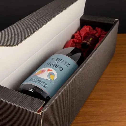 Botella de vino especial novios (Detalle de presentación)