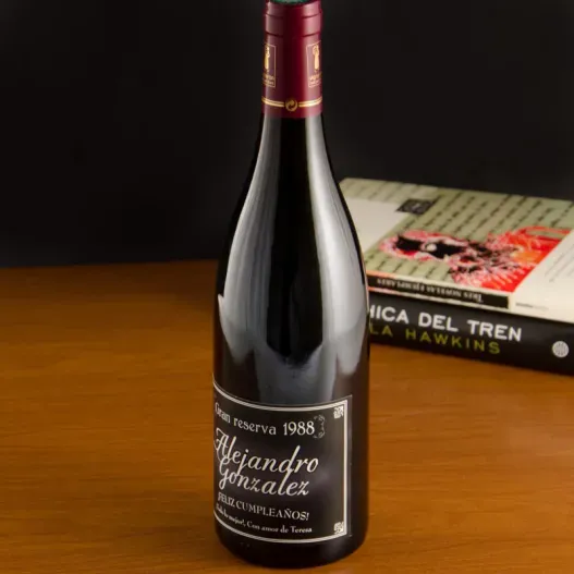 Botella de vino etiqueta Gran reserva (Foto de catálogo)