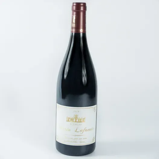 Botella de vino etiqueta tradicional (Foto de catálogo)