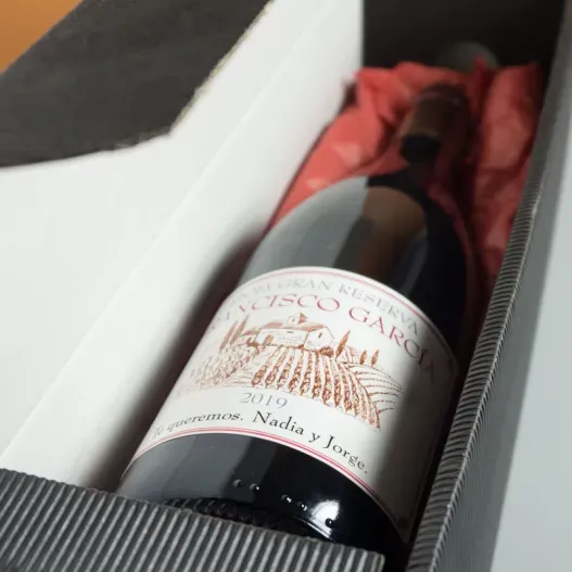 Botella de vino tradicional personalizada (Vista alternativa)