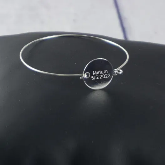 Brazalete de plata 'Comuni&oacute;n' personalizado con texto