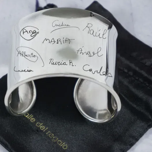 Brazalete de plata personalizado para profe (Foto de catálogo)
