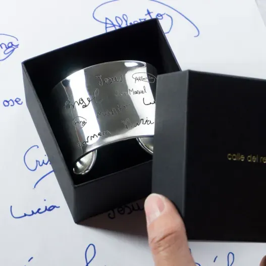 Brazalete de plata personalizado para profe (Vista alternativa)