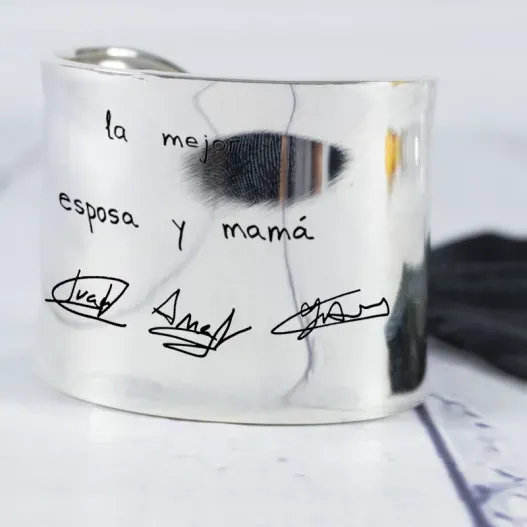 Brazalete de plata personalizado con firmas (Foto de catálogo)