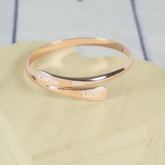Brazalete dorado grabado