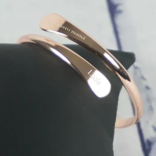 Brazalete dorado grabado (Idea de regalo original)