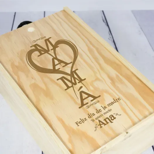Caja botella de vino MAM&Aacute; personalizada (Detalle de presentación)