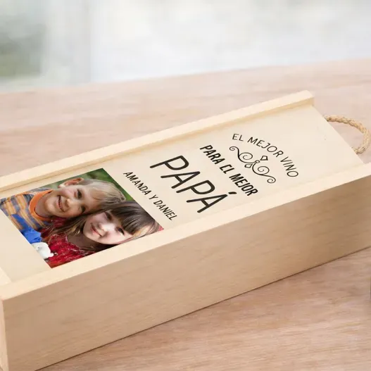 Caja botella personalizada para pap&aacute; o mam&aacute; (Foto de cerca)