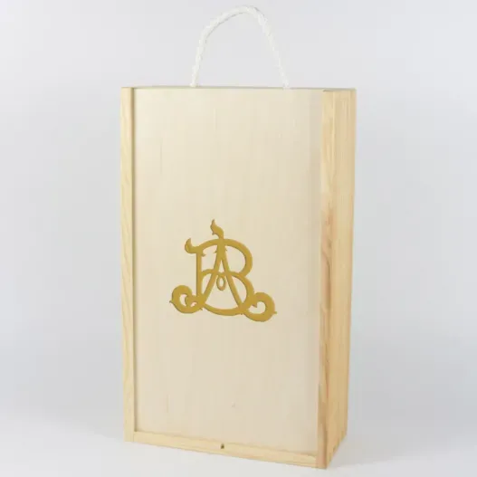 Caja botellas de vino con monograma grabado (Detalle de presentación)