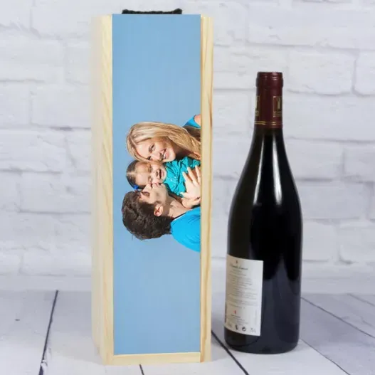 Caja de madera para botella de vino personalizada con foto (Detalle de presentación)