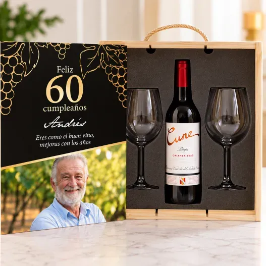 Caja de madera personalizada Cumplea&ntilde;os con vino Cune y copas