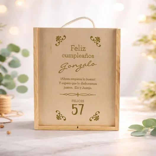 Caja de madera personalizada 'Feliz cumplea&ntilde;os' (Vista alternativa)