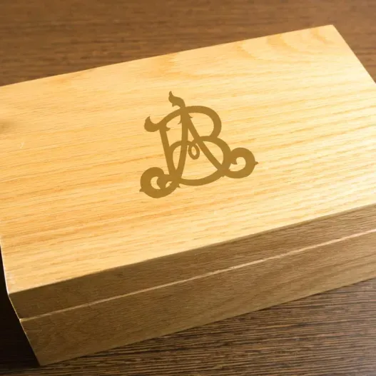 Caja de roble personalizada con monograma (Idea de regalo original)