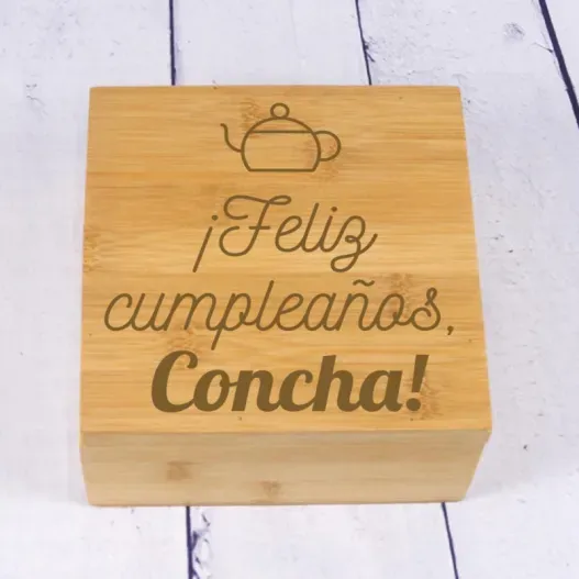 Caja de t&eacute; grabada para cumplea&ntilde;os en Bamb&uacute; (Vista alternativa)
