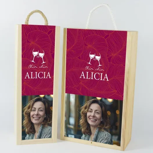 Caja de vino personalizada 'Chin chin' (Detalle de presentación)