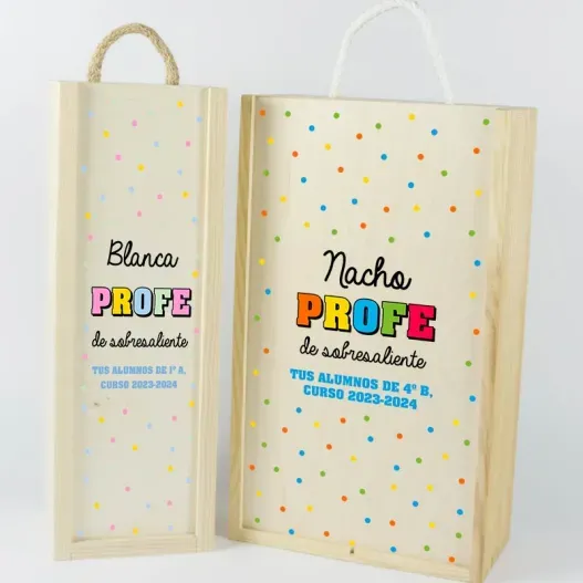 Caja madera personalizada 'Profe de sobresaliente' (Detalle de presentación)
