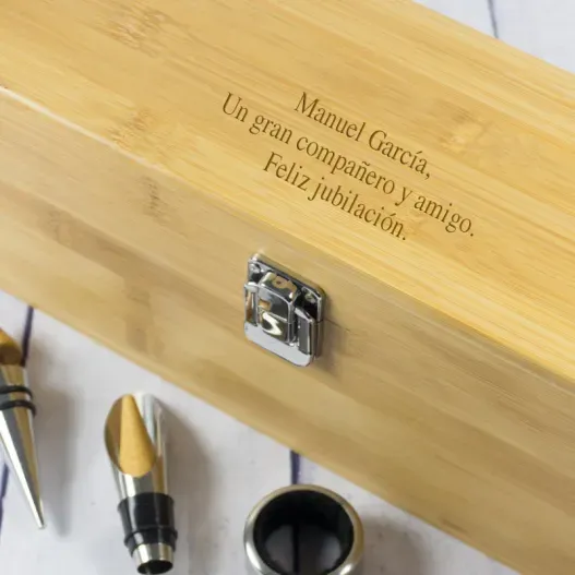 Caja sumiller Bamb&uacute; grabada con vino personalizado (Idea de regalo original)