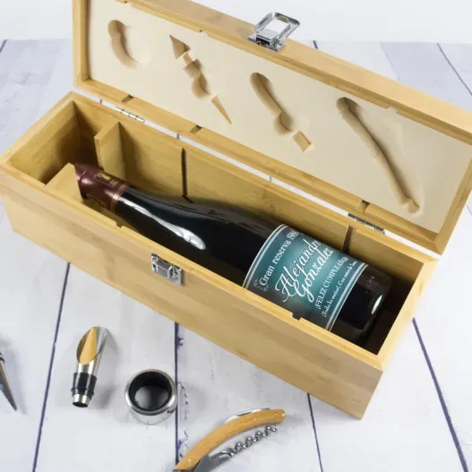 Caja sumiller Bamb&uacute; grabada con vino personalizado