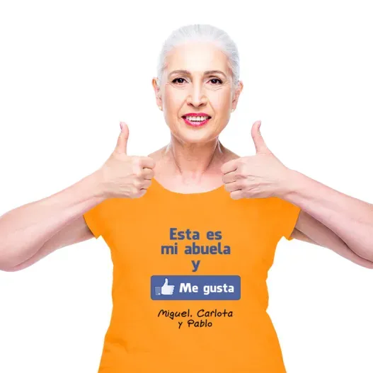 Camiseta me gusta mi abuela personalizada (Detalle de presentación)