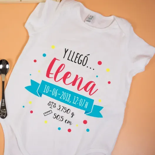 Canastilla para beb&eacute; personalizada 'Y lleg&oacute;...' (Idea de regalo original)