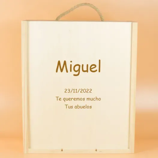 Canastilla personalizada 'Primeras cositas' (Detalle de presentación)