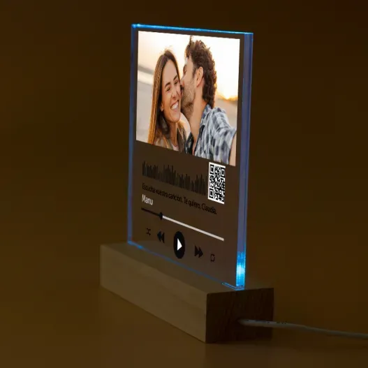 Canci&oacute;n personalizada en una l&aacute;mpara led (Vista alternativa)