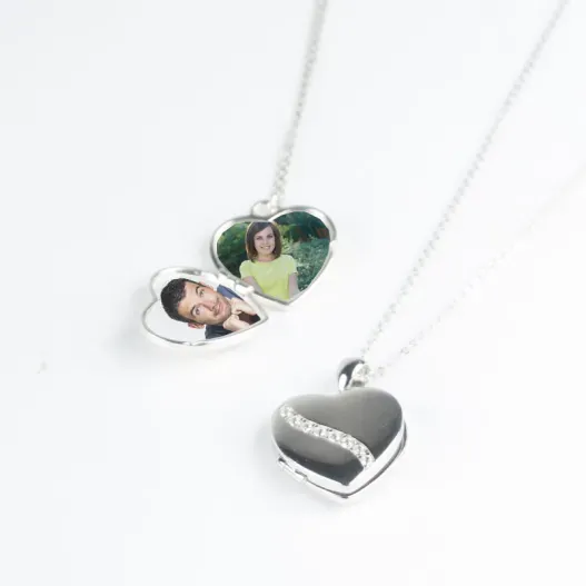 Colgante coraz&oacute;n de plata grabado para 2 fotos (Vista alternativa)