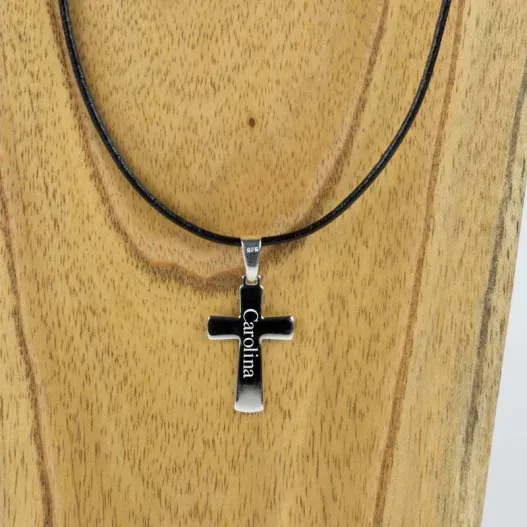 Colgante cruz de plata personalizada (Detalle de presentación)