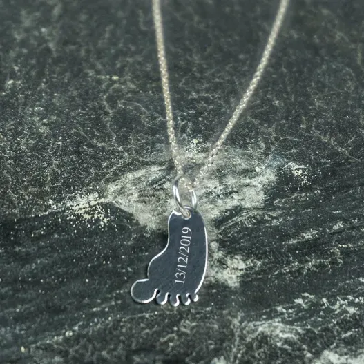 Colgante de plata pie de beb&eacute; personalizado (Vista alternativa)