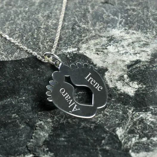 Colgante de plata pies de beb&eacute; personalizados (Vista alternativa)