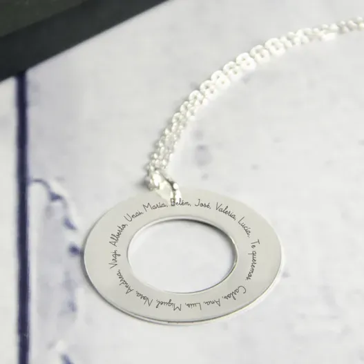 Colgante ficha de plata grabada para profe