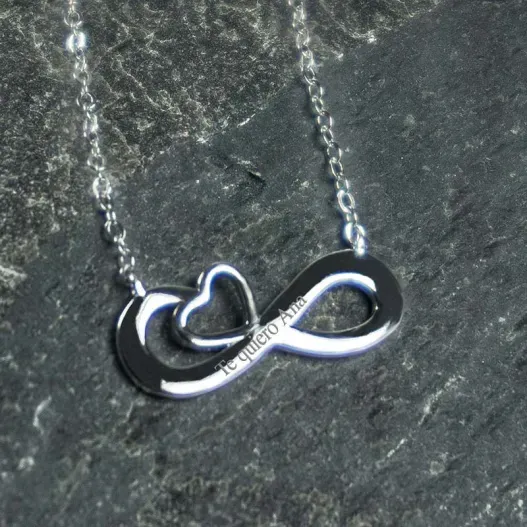 Colgante infinito de plata grabada (Vista alternativa)