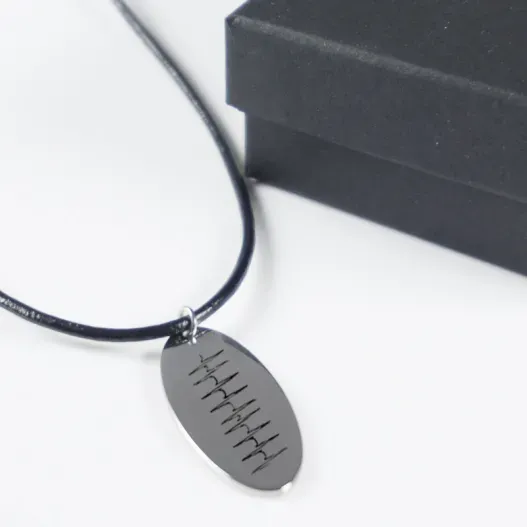 Colgante ovalado personalizado 'Latidos' (Idea de regalo original)