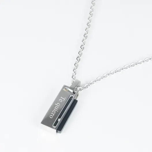 Colgante personalizado con placa negra (Idea de regalo original)