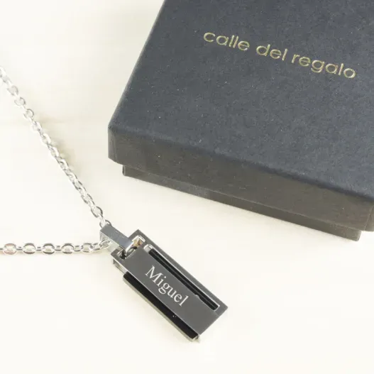 Colgante personalizado con placa negra (Detalle de presentación)