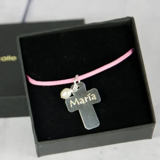 Colgante personalizado cruz de plata (Detalle de presentación)