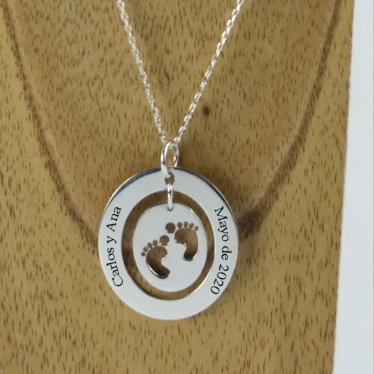 Colgante pies de plata personalizado