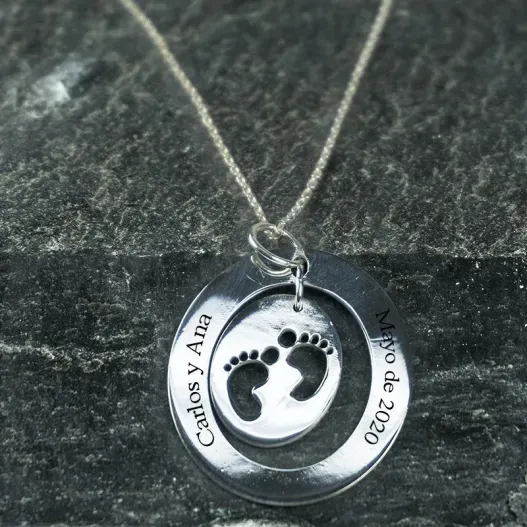 Colgante pies de plata personalizado (Vista alternativa)