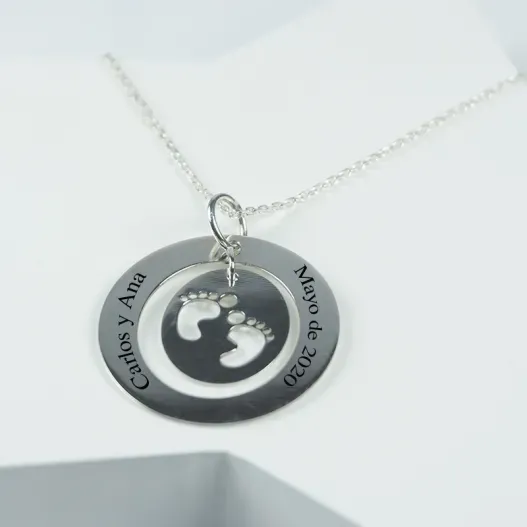 Colgante pies de plata personalizado (Foto de catálogo)