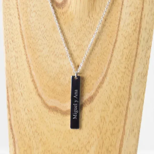 Colgante vertical personalizado con nombre