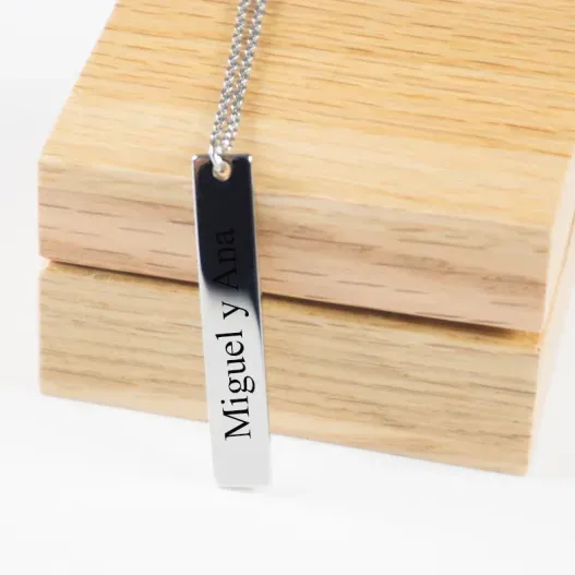 Colgante vertical personalizado con nombre (Vista alternativa)
