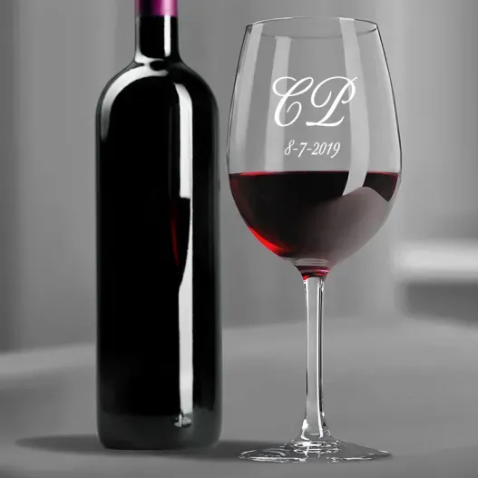 Copa de vino con iniciales grabadas (Idea de regalo original)