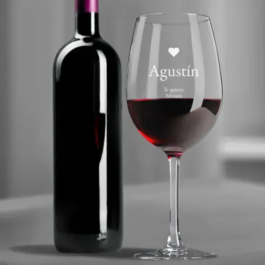 Copa de vino grabada con coraz&oacute;n (Vista alternativa)