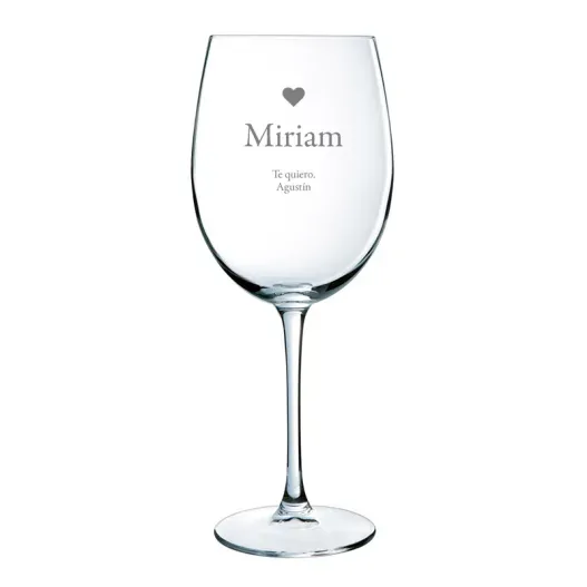 Copa de vino grabada con coraz&oacute;n (Vista secundaria)