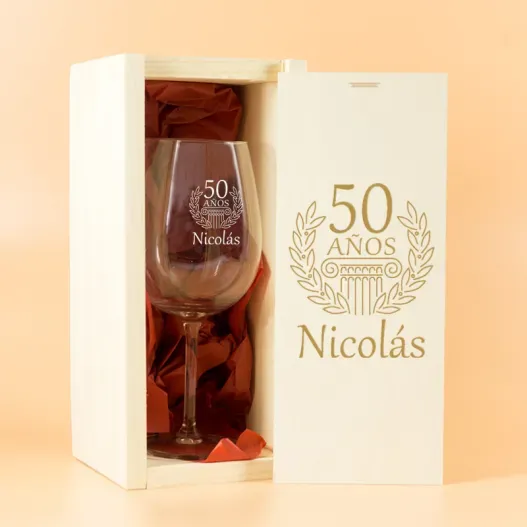 Copa de vino grabada para cumplea&ntilde;os (Detalle de presentación)