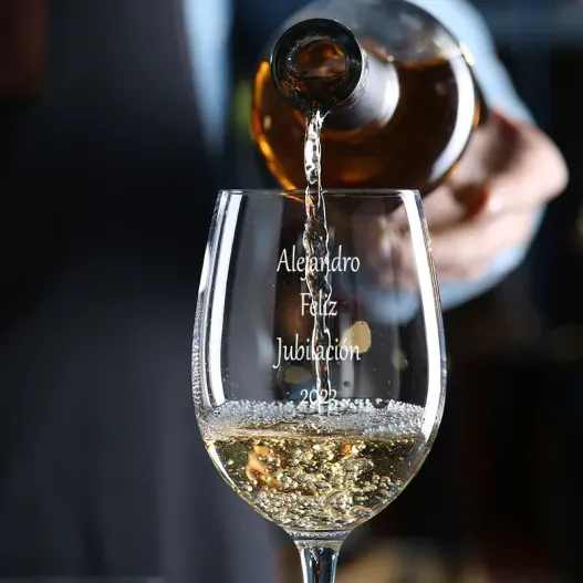 Copa de vino grabada para jubilaci&oacute;n (Vista alternativa)
