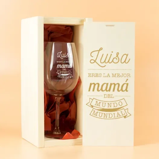 Copa de vino grabada para madre (Detalle de presentación)