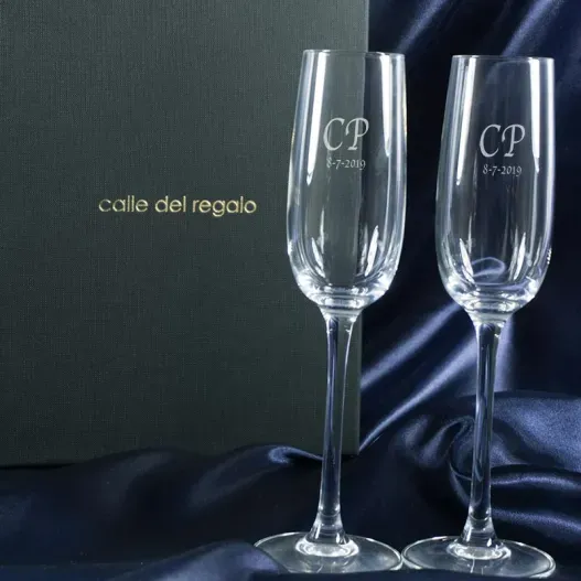 Copas de cava grabadas con iniciales (Idea de regalo original)